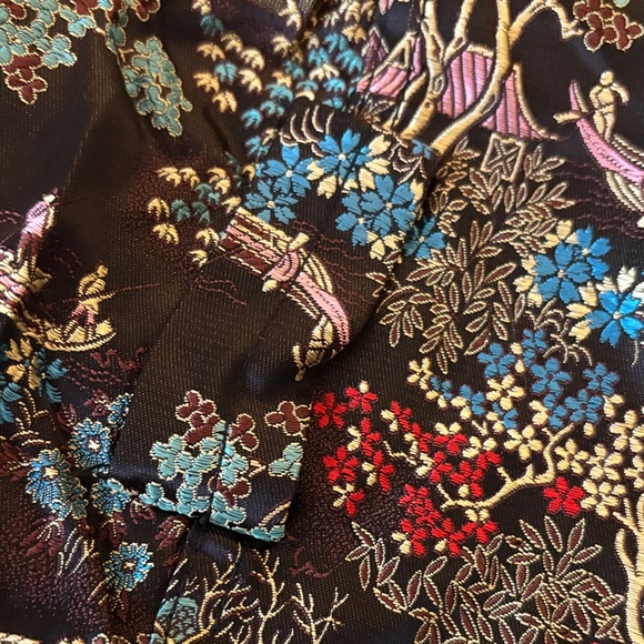 Floral Vintage Silk Robe with Black Trim - Picture 8 of 8